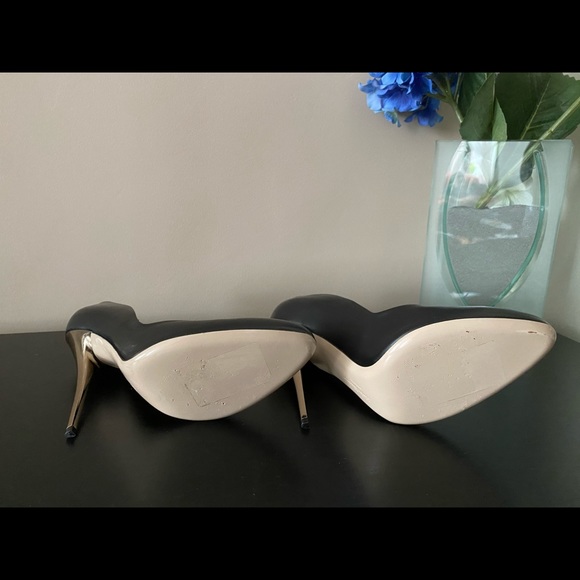 **PRICE DROP** Authentic Salvatore Ferragamo Black Pumps.Size 9.5 - Picture 5 of 13